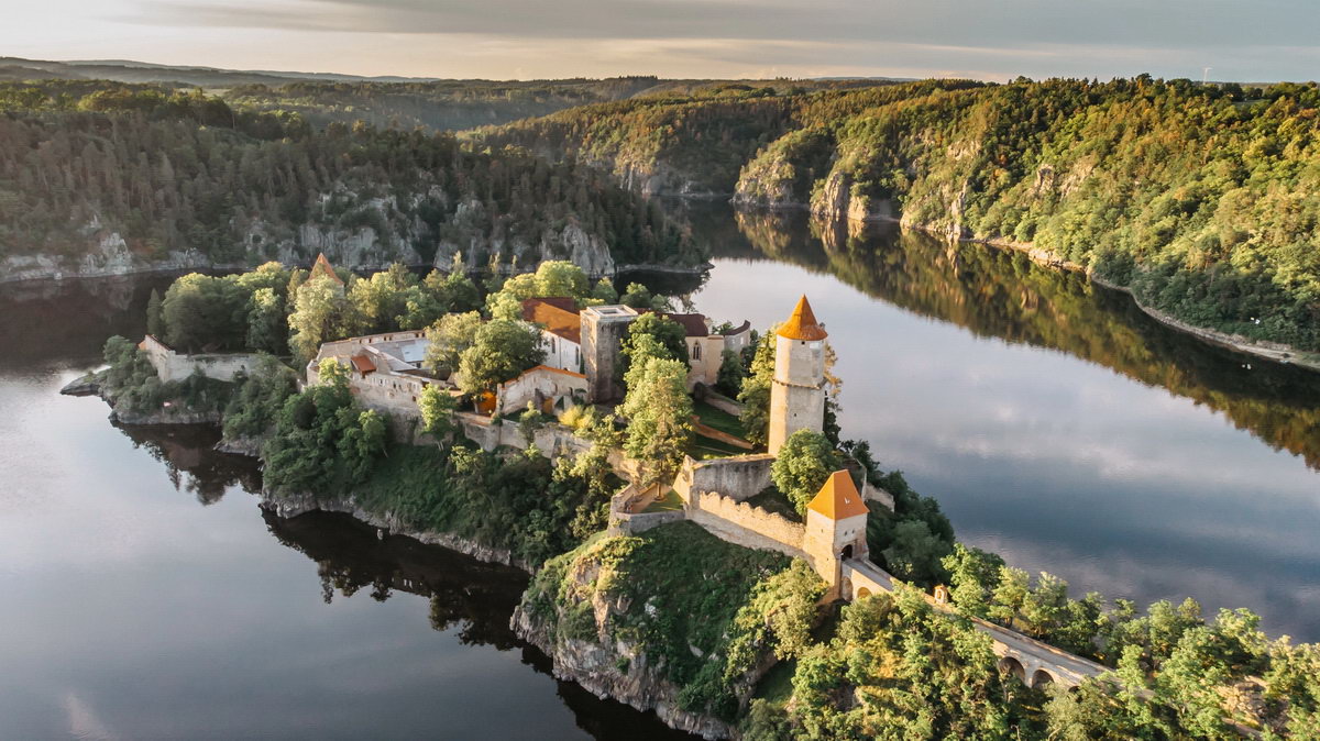 Hrad Zvíkov láká turisty svou historií i malebnou polohou